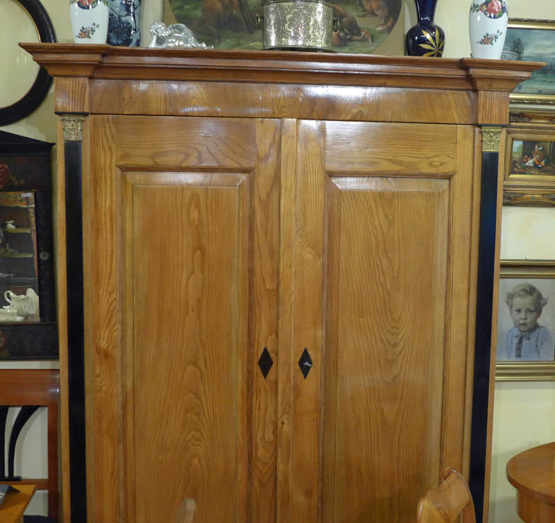 Wohnzimmerschrank Biedermeier