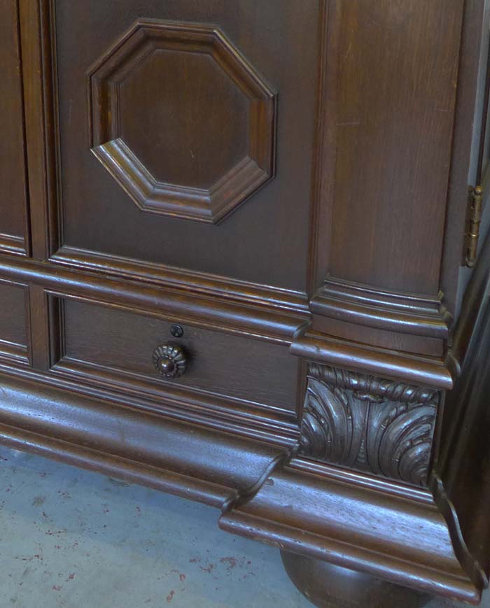 Hallenschrank Wäscheschrank um 1930